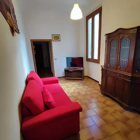 Daire In Florence's Nightlife