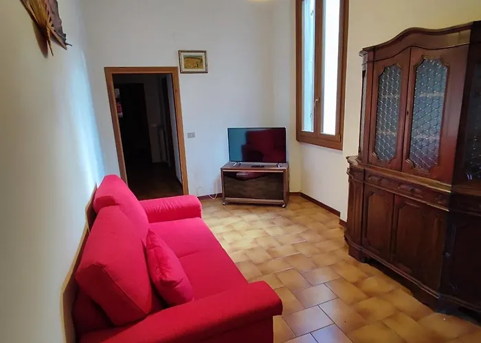 Daire In Florence's Nightlife