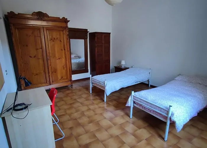 In Florence's Nightlife Daire *