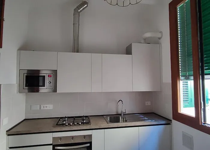 In Florence's Nightlife Daire Floransa